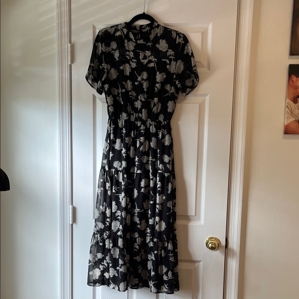 Lulu's Monochrome Floral Midi Dress